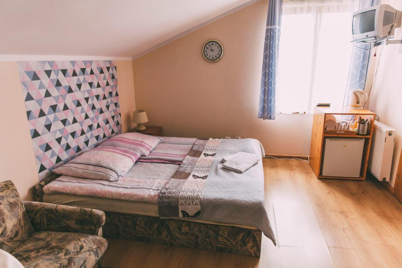 Pokoje Goscinne & Restauracja Pestka Choczewo Buitenkant foto