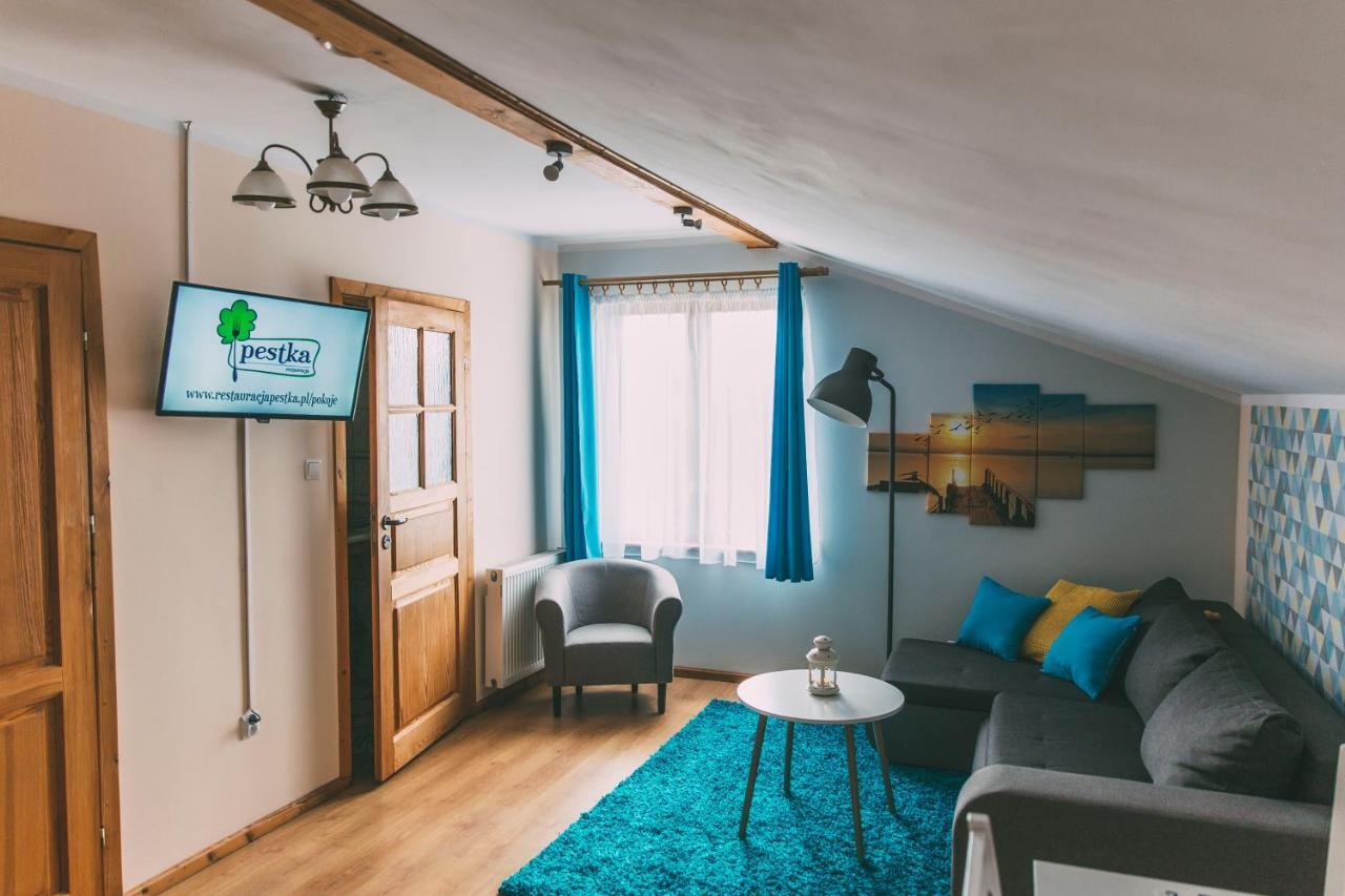 Pokoje Goscinne & Restauracja Pestka Choczewo Buitenkant foto