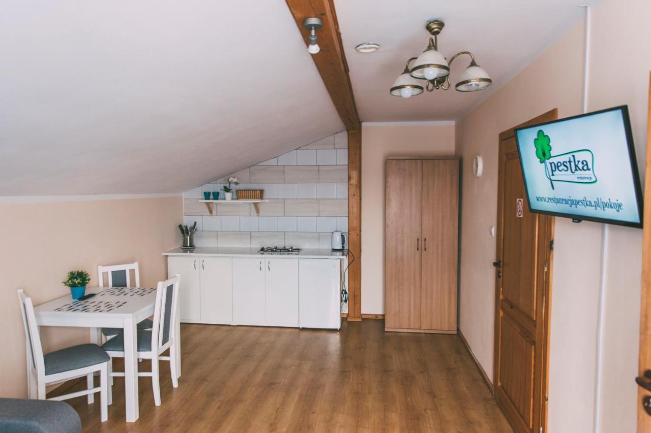 Pokoje Goscinne & Restauracja Pestka Choczewo Buitenkant foto
