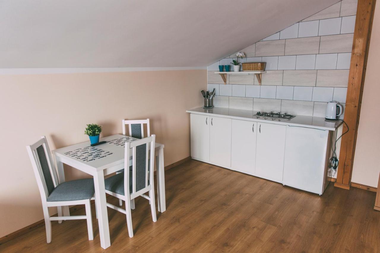 Pokoje Goscinne & Restauracja Pestka Choczewo Buitenkant foto